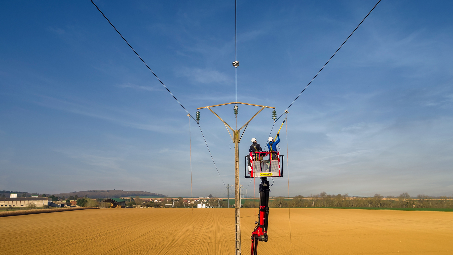 Drone Photographie travailleurs lignes electriques Anteale Photographe